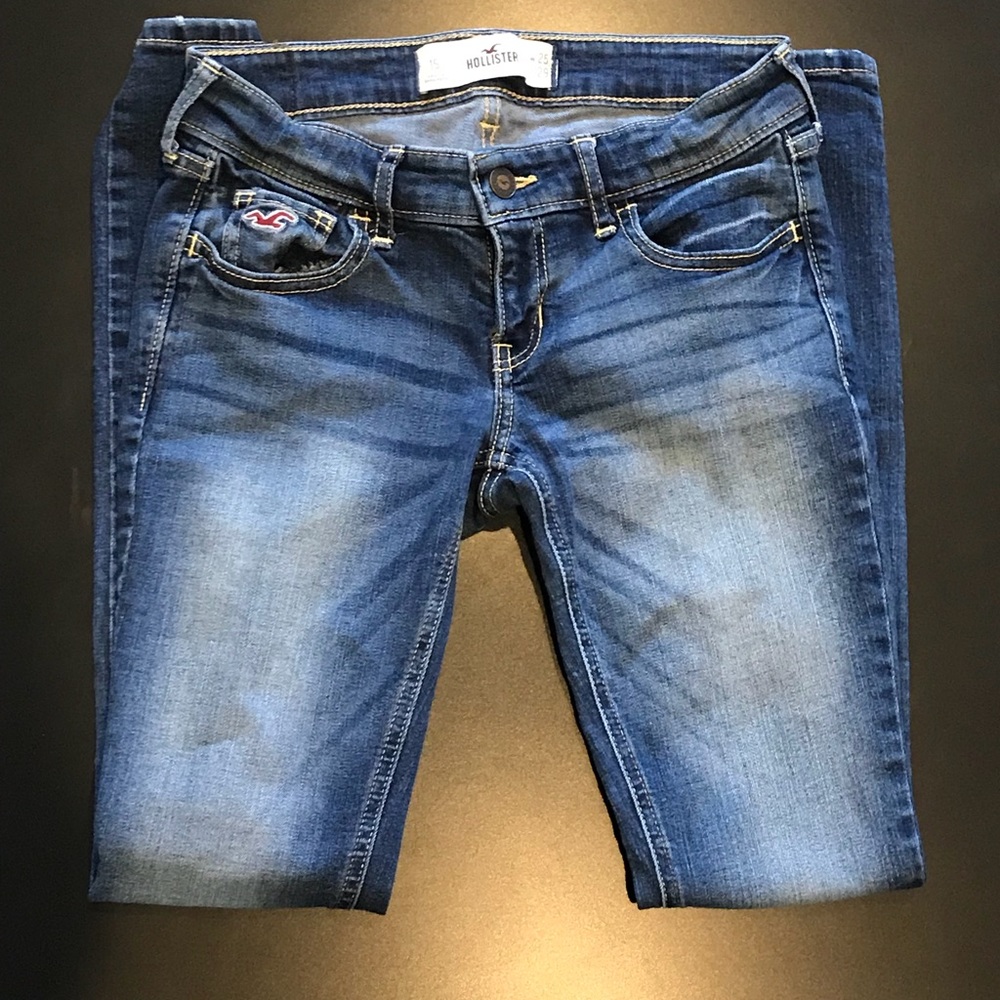 Hollister Low-rise super skinny, size 1 short
